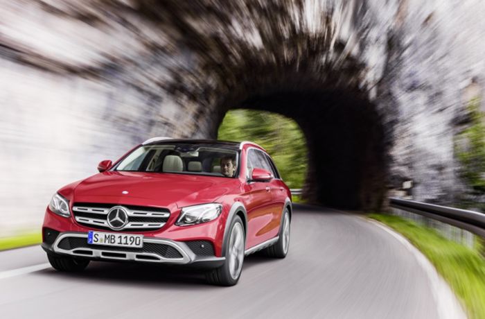 Daimler bringt neue E-Klasse raus: Höher gelegt über den Feldweg