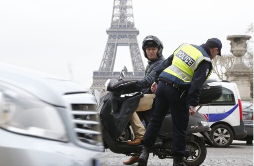 Polizeikontrolle: nur Fahrzeuge, deren Kennzeichen mit Foto: AFP