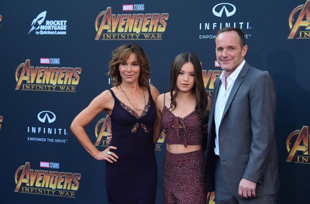 Im neuen Film der „Avengers“ ist er nicht mehr zu sehen, dafür aber in der Spin-Off-Serie „Marvel’s Agents of S.H.I.E.L.D.“: Clark Gregg kam mit seiner Familie.