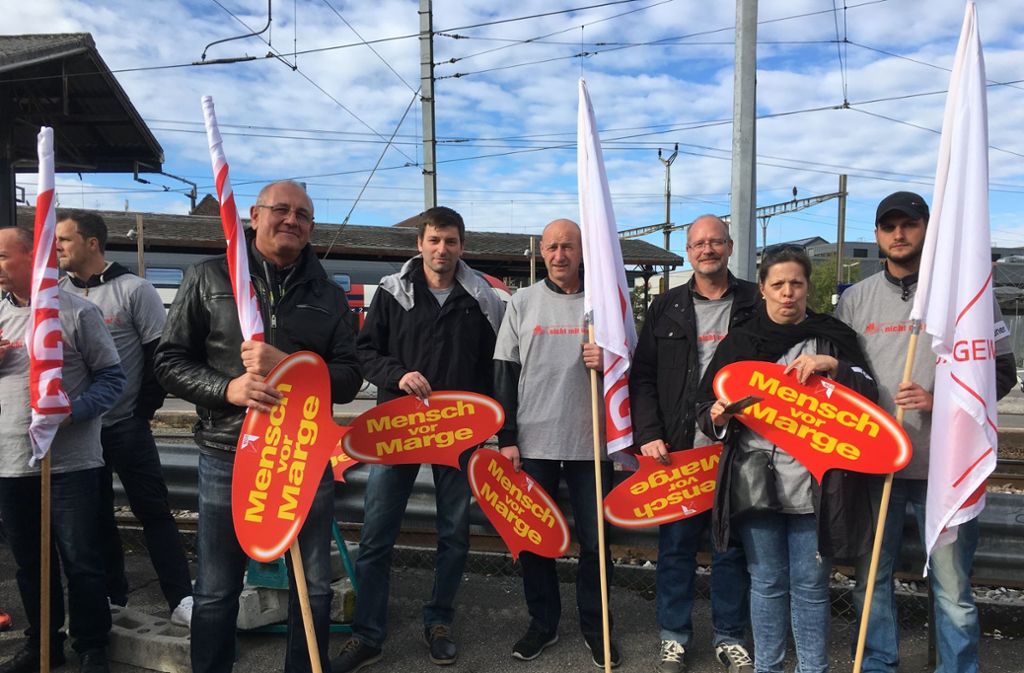 Anfang Oktober protestierten Mitarbeiter von Nestlé Ludwigsburg, aber auch von allen anderen Werken in Deutschland, vor der Schweizer Konzernzentrale in Vevey.