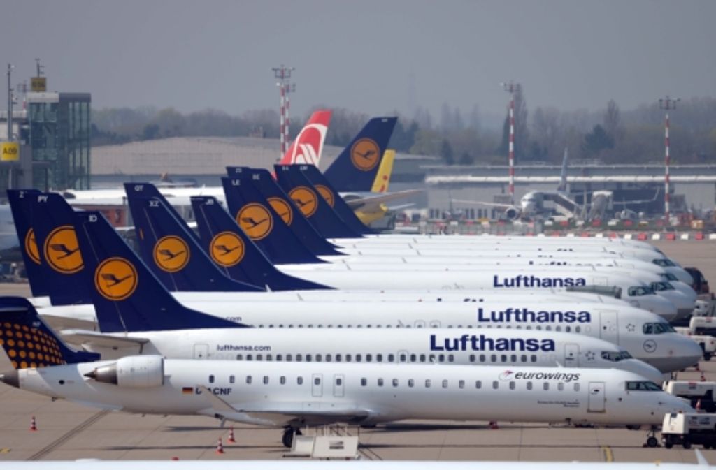 Wenn die Piloten der Kranichlinie die Arbeit niederlegen, geht nicht mehr viel im deutschen Luftverkehr. Vorsorglich wurden 3800 Flüge gestrichen. Bilder zur aktuellen Situation am Flughafen in Stuttgart sehen Sie in unserer Fotostrecke.