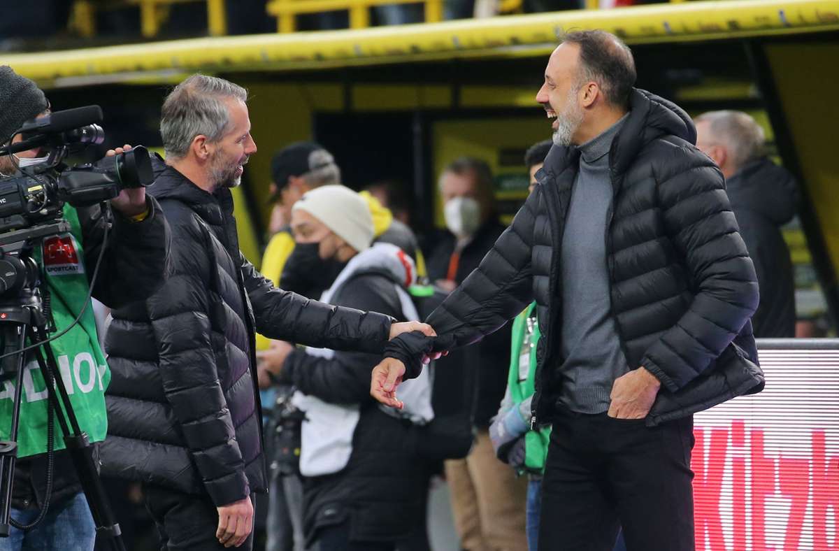 VfB-Trainer Pellegrino Matarazzo und Marco Rose, Trainer des BVB, reichten sich vor der Partie die Hände.