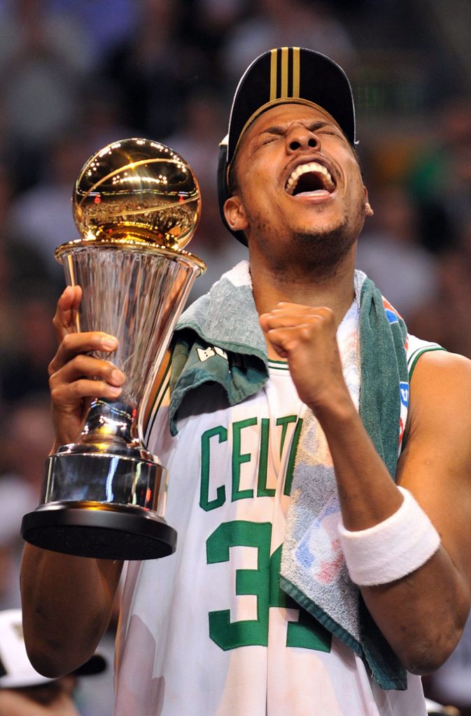 NBA-Rekordmeister sind bis heute die Boston Celtics. Zwar datiert der letzte Titelgewinn aus dem Jahr 2008 (im Bild: Paul Pierce), insgesamt aber gewann der Club aus Massachusetts 17 NBA-Meisterschaften. Das ist Rekord.