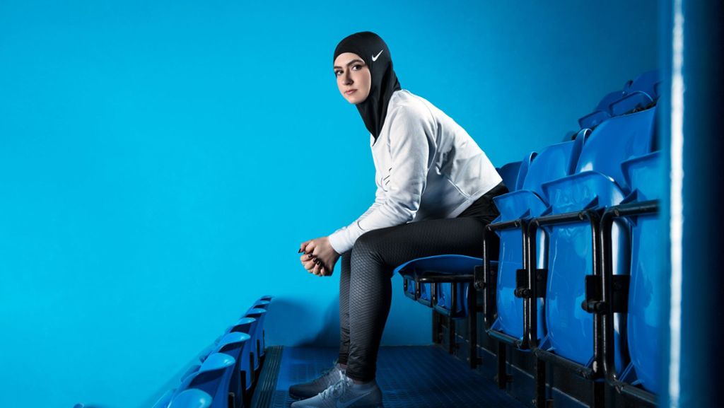  Der Sportartikelanbieter Nike hat am Dienstag sein neuestes Produkt vorgestellt: das Sport-Kopftuch. Damit reagiert der Hersteller auf die wachsende Nachfrage von Sportlerinnen auf der ganzen Welt. 
