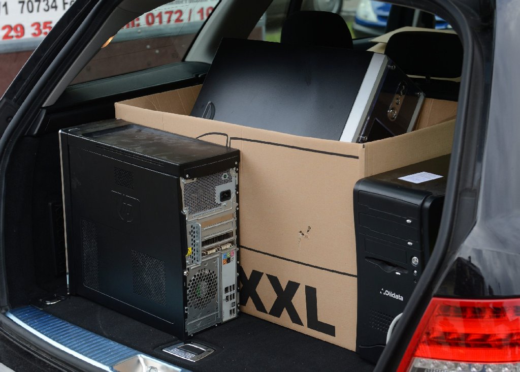 Die Polizei beschlagnahmte mehrere Rechner.