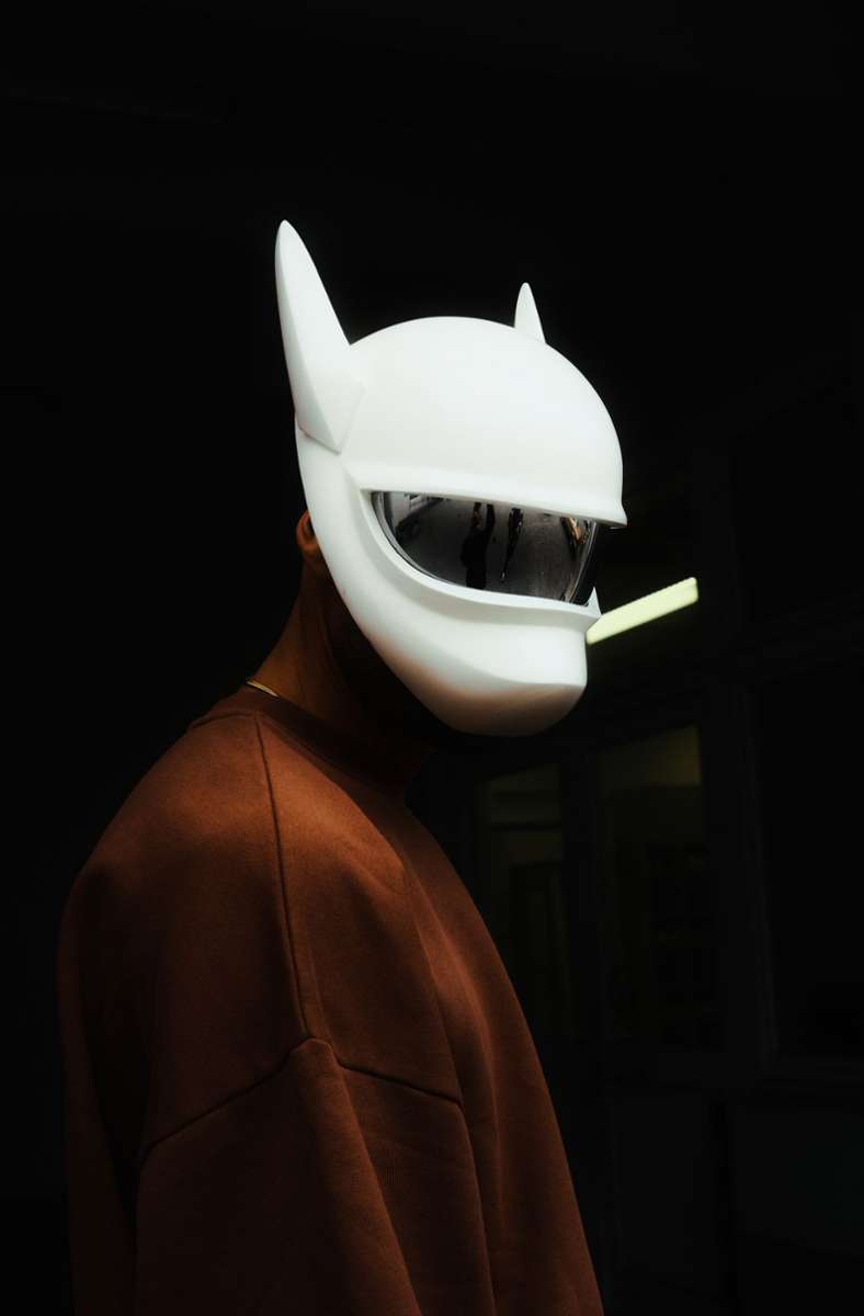Mit futuristischer Panda-Maske: Cro