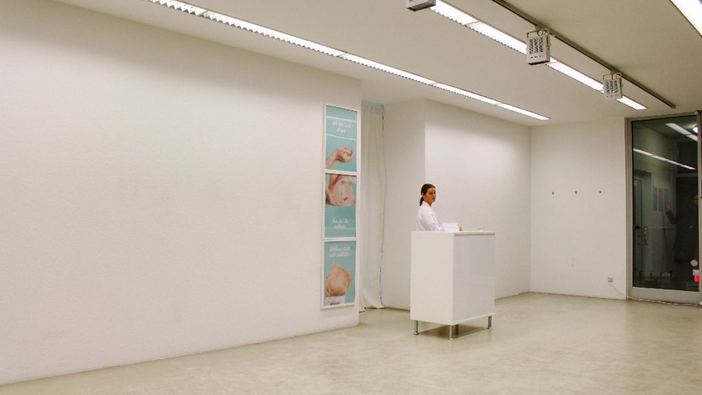 Drei Wochen lang wurde der Projektraum „Akku“ von Studierenden der Kunstakademie Stuttgart und der Kunsthochschule Mainz bespielt. Wir waren bei der denkwürdigen Abschluss-Performance dabei.