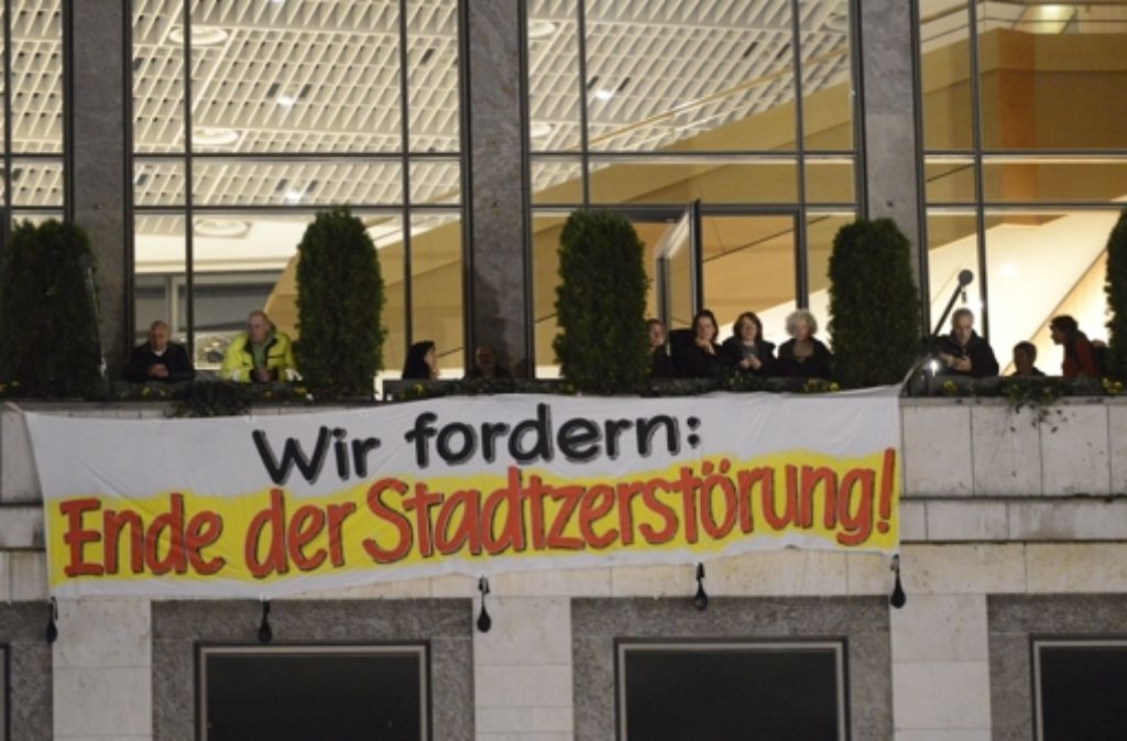 Stuttgart-21-Gegner haben am Samstag das Rathaus besetzt.