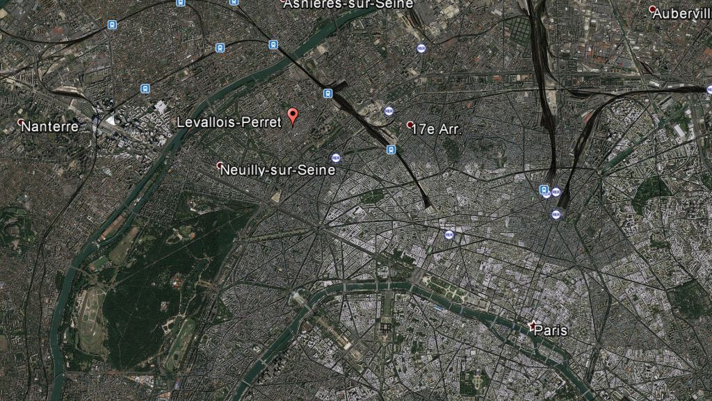  Ein unbekannter Fahrer hat am Mittwochmorgen sein Fahrzeug in eine Gruppe Soldaten gelenkt. Der Vorfall ereignete sich in einem Vorort von Paris. Der Täter ist auf der Flucht. 