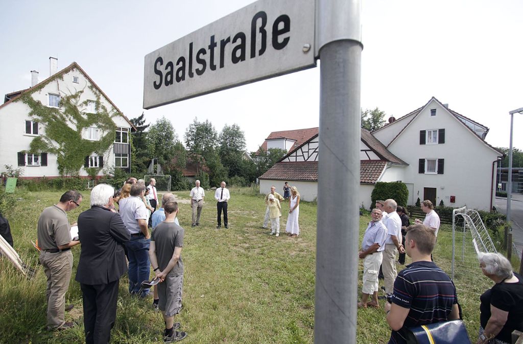 Die Stadt Korntal-Münchingen und die Brüdergemeinde feiern im Juli 2012 den Baubeginn für das neue Kinderhaus Saalstraße.