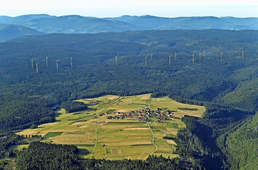 Simmersfeld im Nordschwarzwald hat sie schon: 14 Windräder stehen hier. Ob auch nach Weil der Stadt welche kommen sollen, darüber streitet sich die Stadt mit Heimsheim. Foto: Grohe