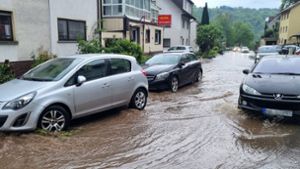 Bisingen im Zollernalbkreis: Überflutete Straßen nach Gewitter und Starkregen