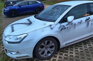 Ukrainisches Auto mit „Z“ beschmiert