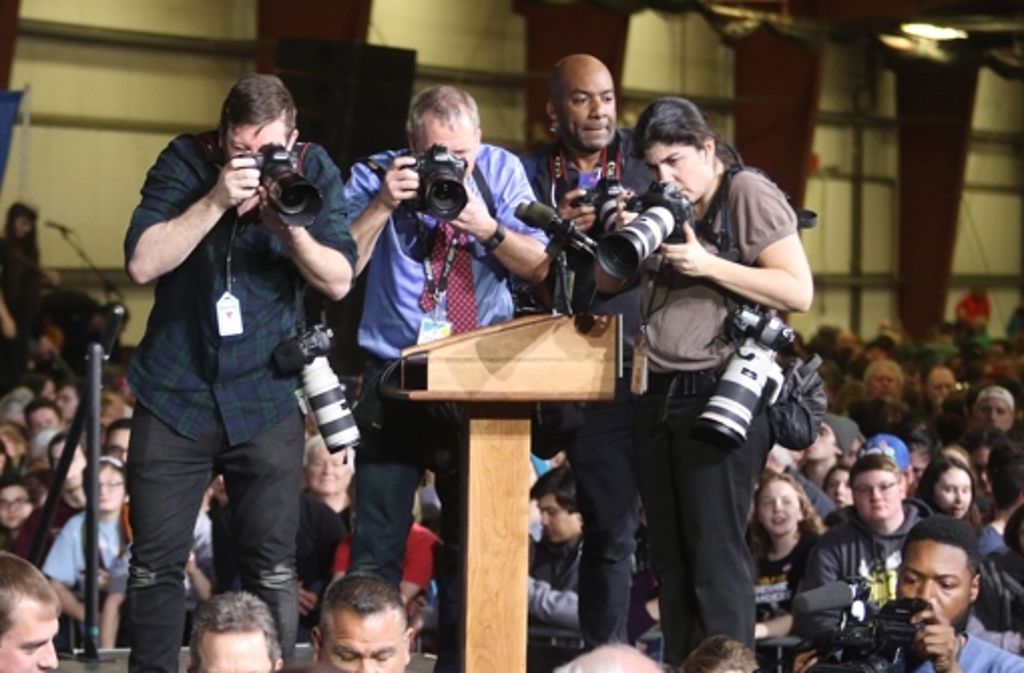 So meta: Fotografen beim Wahlkampfauftritt von Bernie Sanders. Der Senator ...