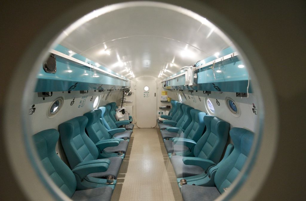 Die Druckkammer bietet Platz für 12 Personen. Das Innere gleicht einer Flugzeugkabine.
