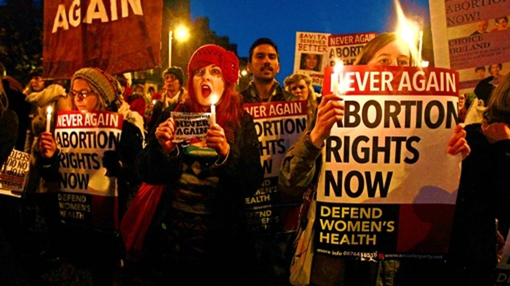 Zorn in Irland: Schwangere zu Kaiserschnitt genötigt