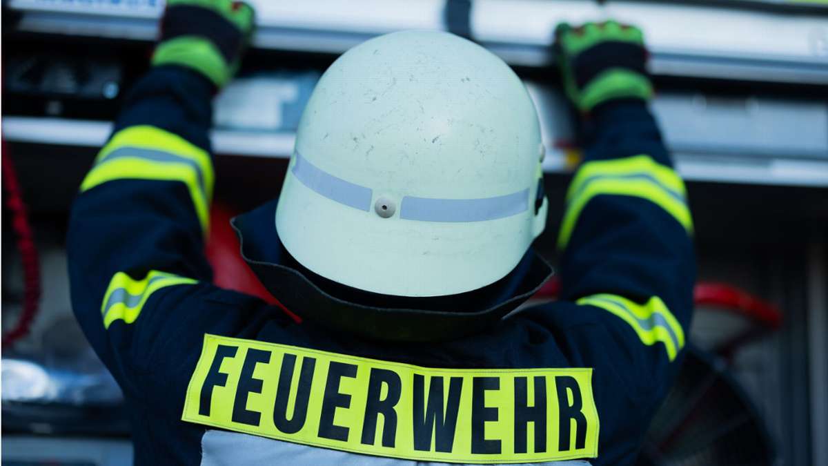 Autobahn 98 bei Lörrach: Nach Gefahrgut-Unfall: Rettungskräfte erleiden Verätzungen