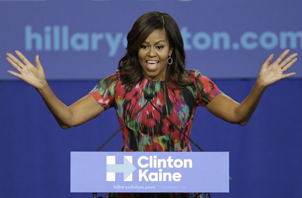 Analysten halten es für bemerkenswert, wie stark sich die First Lady Michelle Obama für die Demokratin Hillary Clinton im Wahlkampf einsetzt. Hier spricht sie bei einer Veranstaltung Anfang Oktober in North Carolina