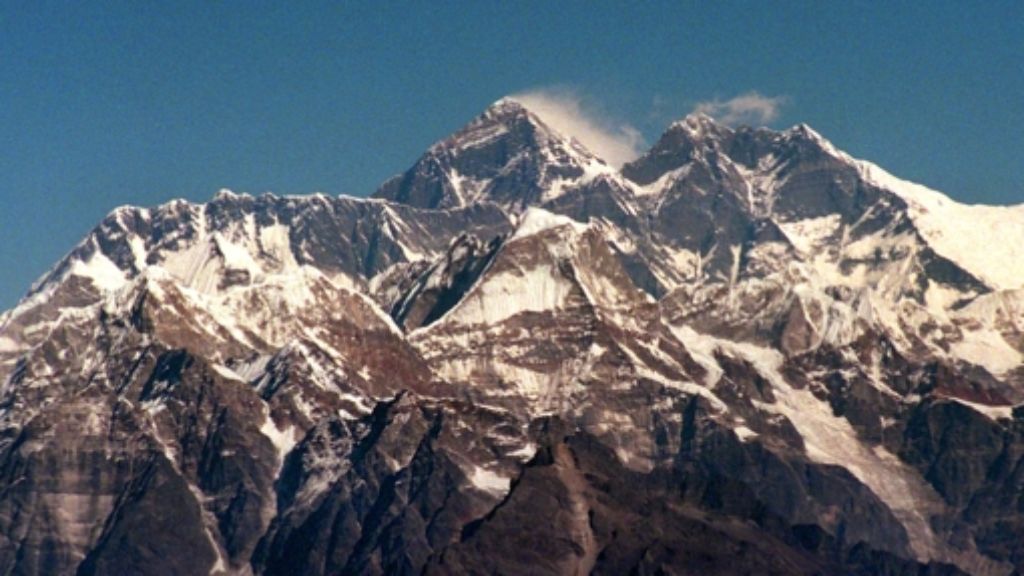 Mount Everest: Lawine reißt zwölf Menschen in den Tod