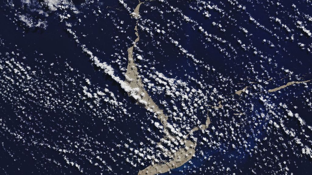  Satellitenbilder zeigen im Pazifik lose Steine auf einer Fläche von rund 150 Quadratkilometern, der Größe Bochums oder auch Freiburgs. Es handelt sich wohl um mehrere Millionen Brocken vulkanischen Bimssteins. 