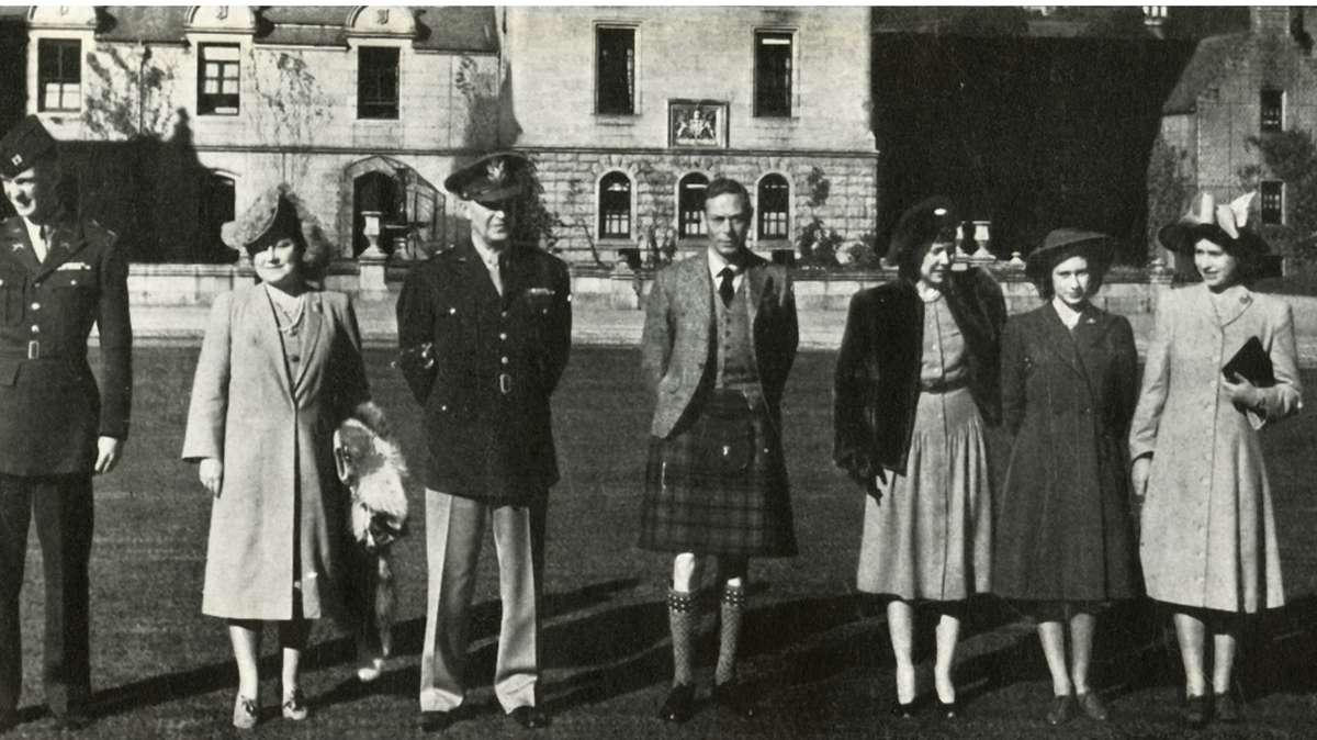 Die junge Prinzessin Elizabeth (ganz rechts) 1946 auf Balmoral.