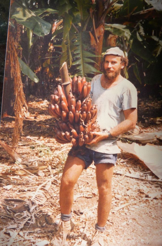 Vater Hagai in den 80er Jahren in den Bananenplantagen des Kibbuz’ Ginosar, wo die Eltern sich kennen gelernt hatten.