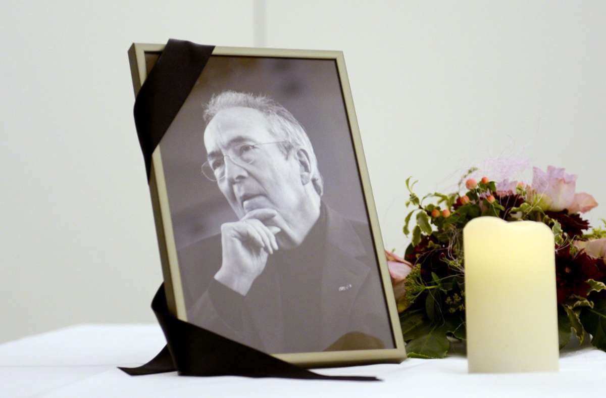 Am 7. November 2013 stirbt Manfred Rommel im Alter von 84 Jahren. Der Alt-Ob hatte viele Jahre an der Parkinson’schen Krankheit gelitten.