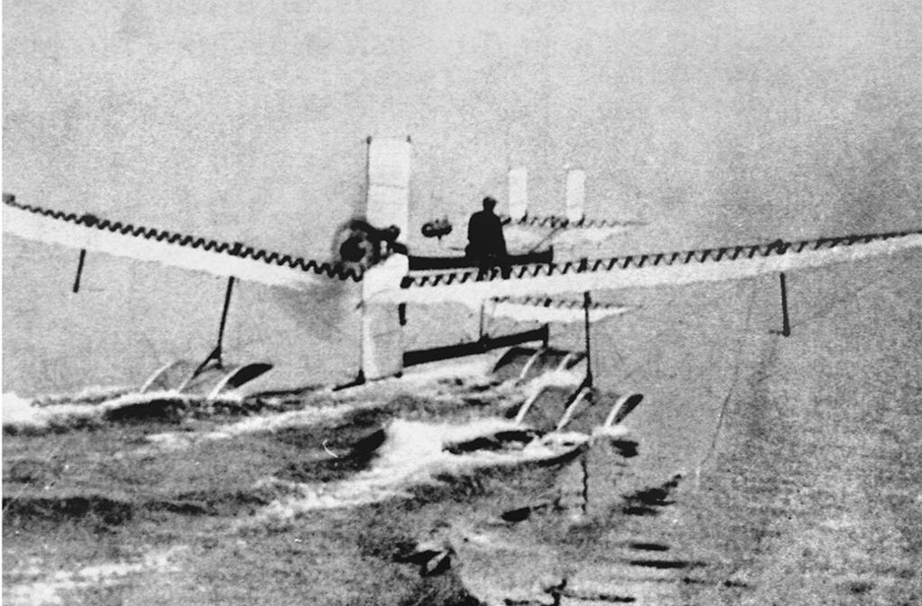 Südfrankreich, 1910: 28. März 1910: Henri Fabre hebt mit seinem Wasserflugzeug Hydrovaion ab und fliegt 600 Meter weit. Am nächsten Tag sind es bereits sechs Kilometer.