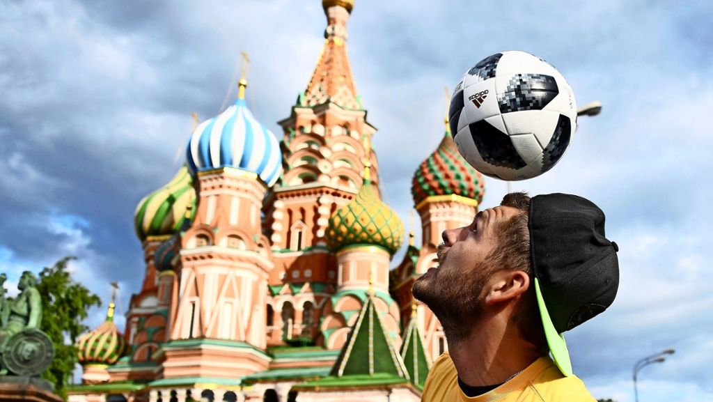 Charmeoffensive bei der Fußball-WM 2018: Liebesgrüße aus Moskau