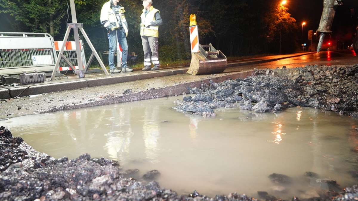 Wasserrohrbruch am Botnanger Sattel: Die Botnanger Straße bleibt vorerst gesperrt
