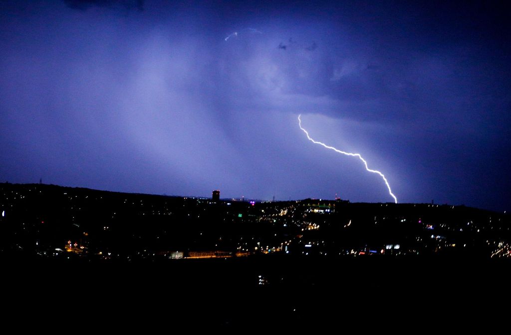 In der Region Stuttgart ist es in der Nacht zum Dienstag zu teils heftigen Gewittern gekommen.