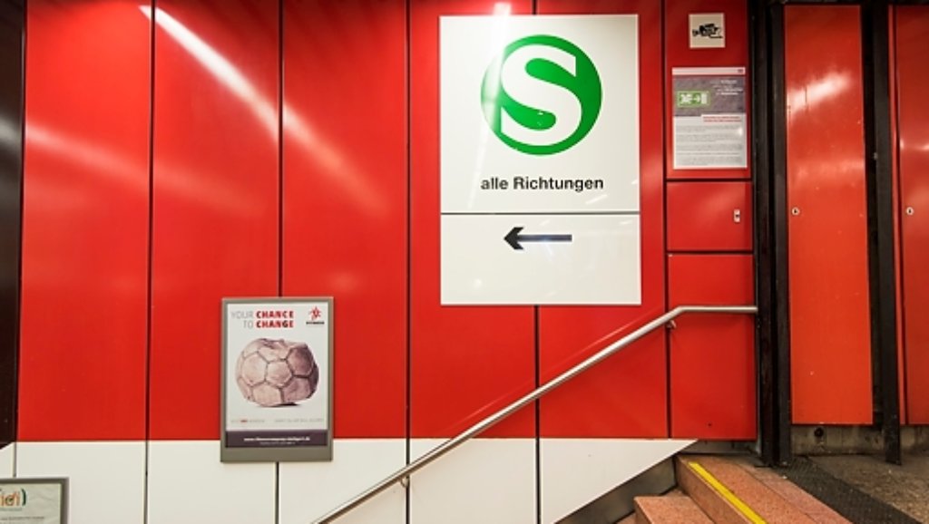  Am Freitagmorgen kommt es in Stuttgart zu massiven Verspätungen im S-Bahn-Verkehr. Gegen Mittag kommt es aufgrund einer schlechten Gleislage auch noch zu einer Streckensperrung zwischen Kirchberg und Marbach. Eine Ersatzbusverkehr wurde eingerichtet, meldet die Deutsche Bahn.   