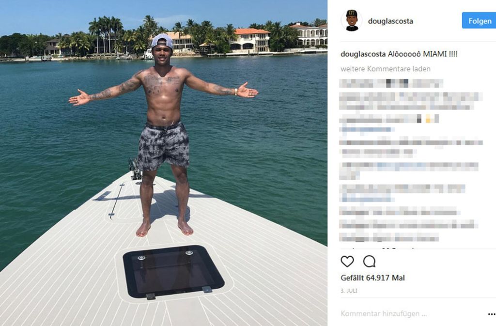 Platz Fünf belegt Miami in den USA. Der brasilianische Fußballspieler Douglas Costa posiert in seinem Urlaub in Miami auf einem Boot vor der Küste. Auch Mario Götze und Nico Elvedi machten dieses Jahr Urlaub in Florida.
