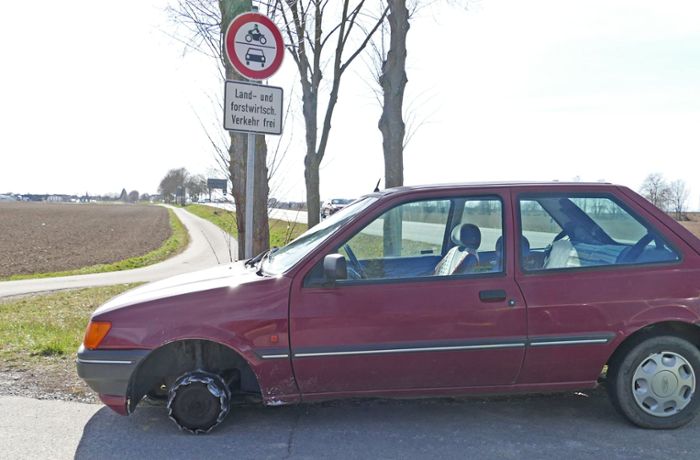 Auto mit nur drei Rädern - Polizei zieht Wagen aus dem Verkehr