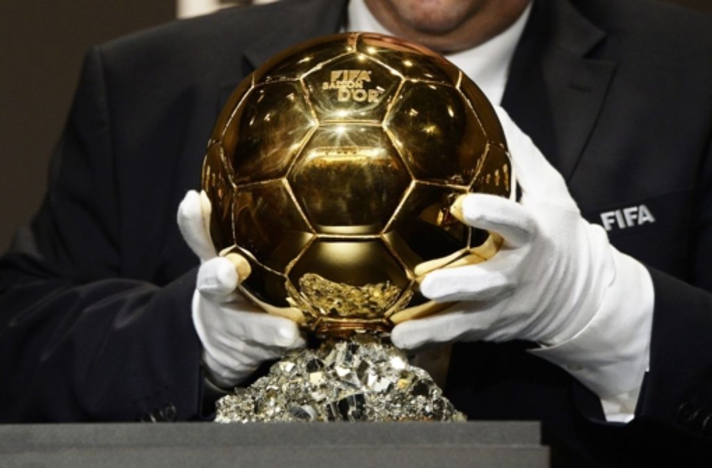 Um diese Trophäe, den Ballon DOr, vor allem aber um die Ehrung selbst, geht es bei der Wahl zum Weltfußballer des Jahres 2014. Auf den folgenden Bildern sehen Sie die derzeit 23 nominierten Spieler. Die Liste wird später noch verkleinert.