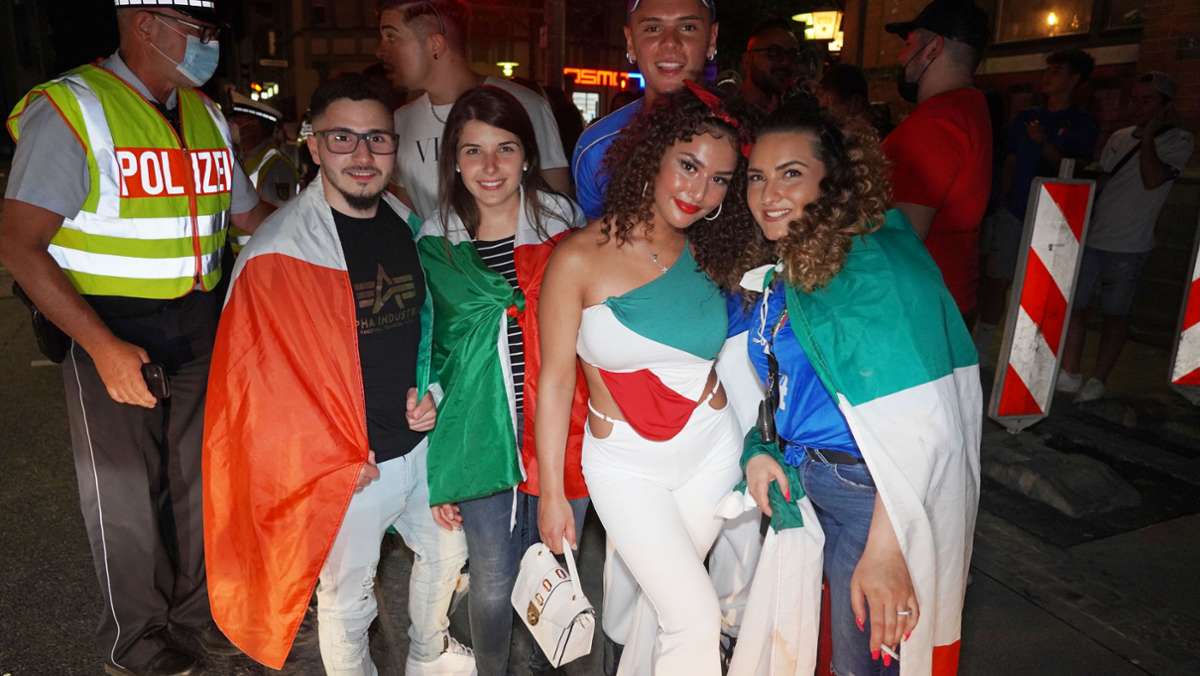 Nach Sieg bei EM 2021: Hunderte italienische Fans feiern ausgelassen in Fellbach