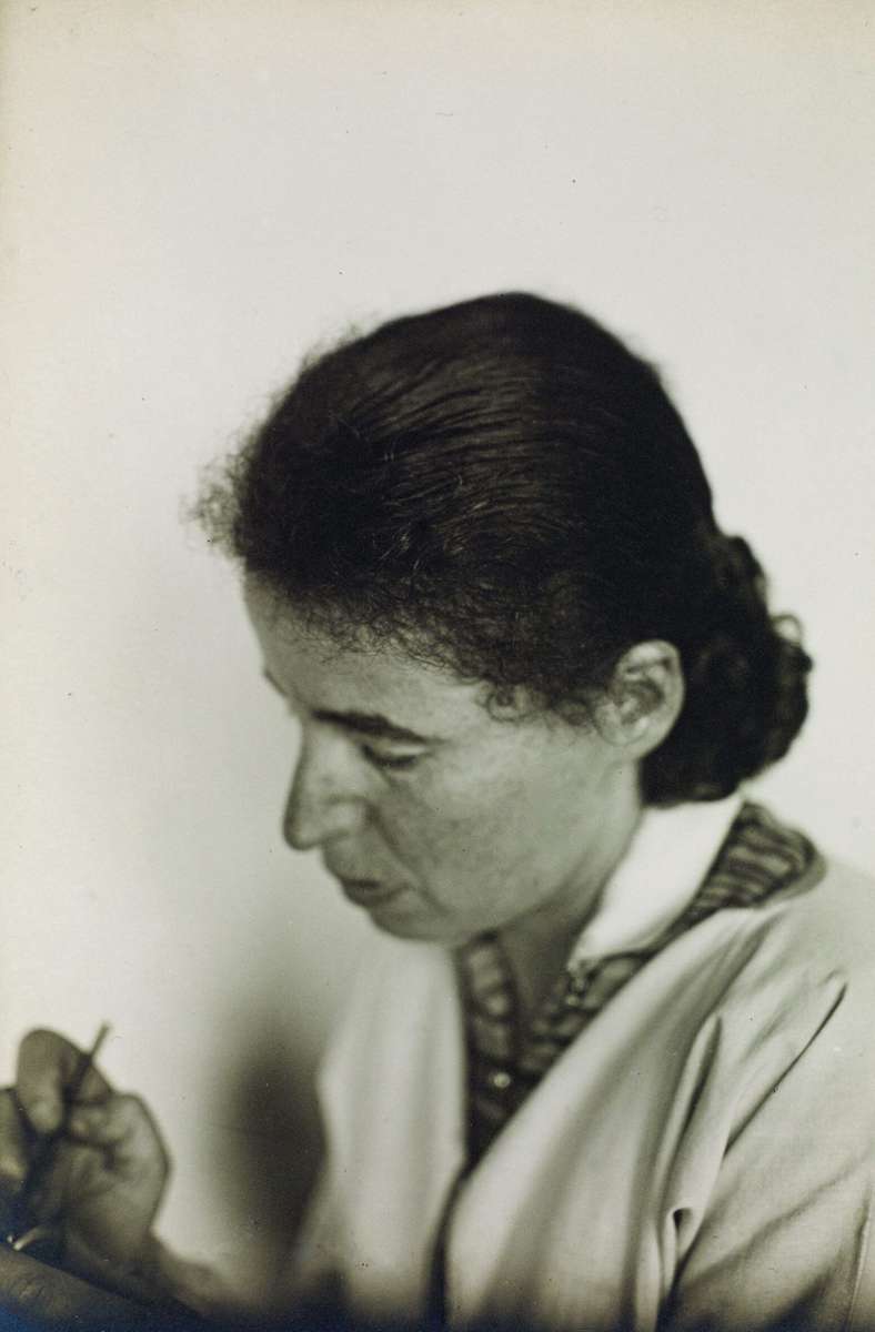 Porträtfoto von Paula Straus bei der Arbeit,Heilbronn 1929.