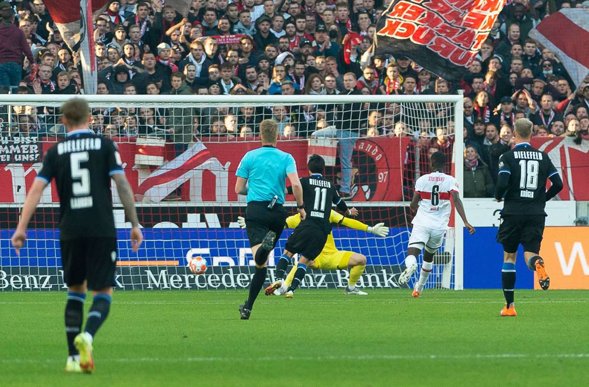 Das 0:1 in der 19. Minute macht Masaya Okugawa von Arminia Bielefeld...