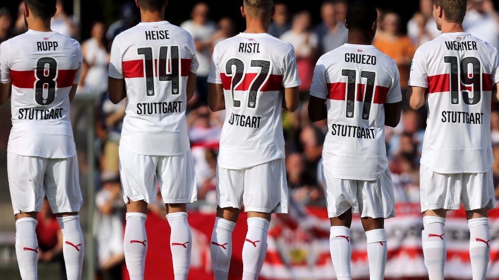  Der VfB Stuttgart befindet sich in der heißen Phase der Vorbereitung. Jetzt nimmt der Verein für 13 Tage den Verkauf von Tickets und Trikots aus dem Online-Angebot. Wegen einer Systemumstellung. 