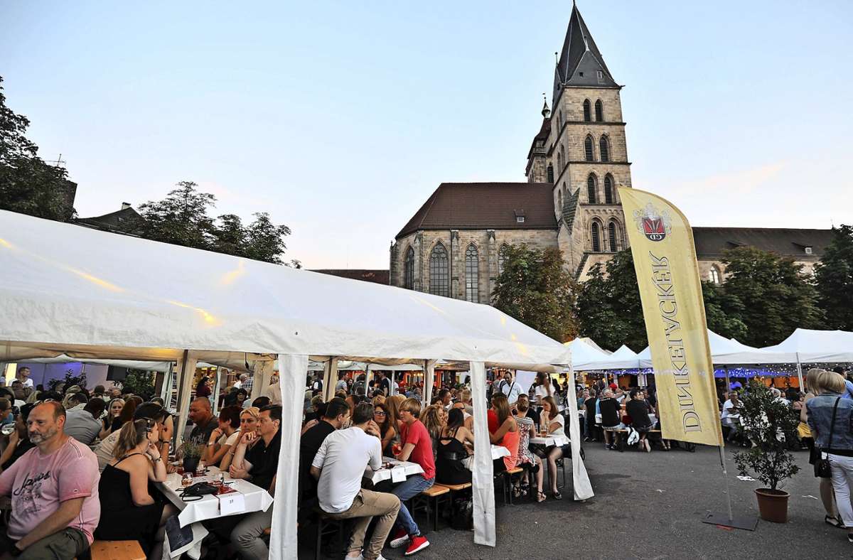 Das Estival tritt die Nachfolge des Zwiebelfests an. Von Freitag, 29. Juli bis Mittwoch, 10 August soll auf dem Esslinger Markt- und Rathausplatz gefeiert werden.