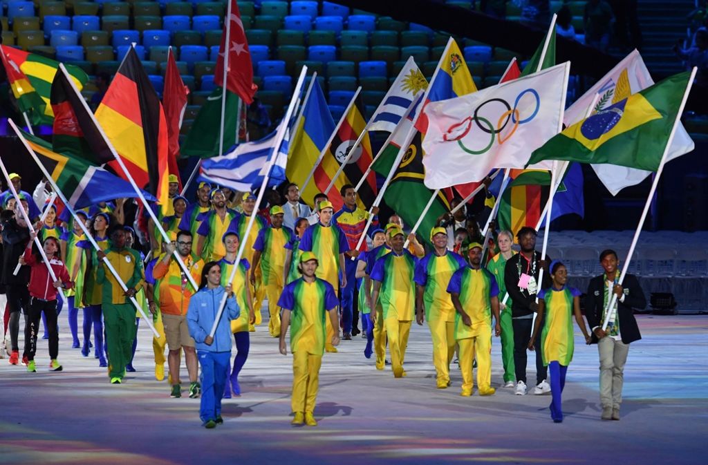Olympische Fahnenträger bei ihrer letzten Mission in Rio 2016.