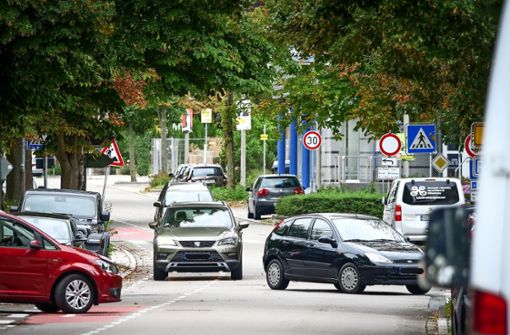 Auch die Bahnhofstraße werden sich Autofahrer künftig verstärkt mit Fußgängern und Radfahrern teilen müssen. Foto: Simon Granville/Simon Granville