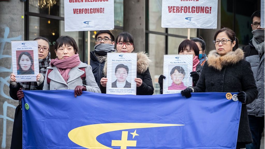 Chinesische Flüchtlinge demonstrieren auf der Königstraße: Informieren statt feiern