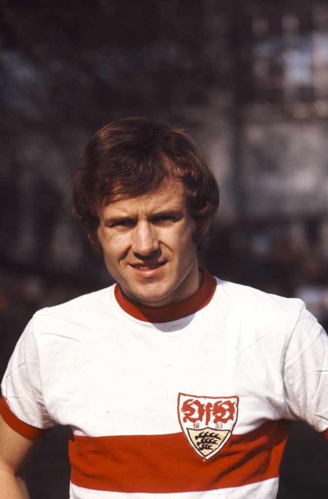 Für die betagteren VfB-Freunde ist selbstverständlich Gilbert Gress der Inbegriff des französischen Fußballers. Von 1966 bis 1970 steckte der gebürtige Straßburger im VfB-Trikot. Heute lebt der 77-Jährige am Lac de Neuchatel in Saint-Blaise in der Schweiz.