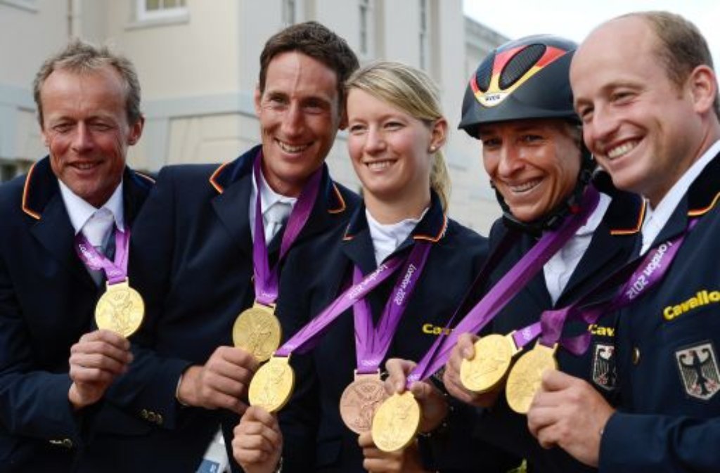 Die Goldenen Reiter: Peter Thomsen, Dirk Schrade, Sandra Auffahrt, Ingrid Klimke und Michael Jung (von links)