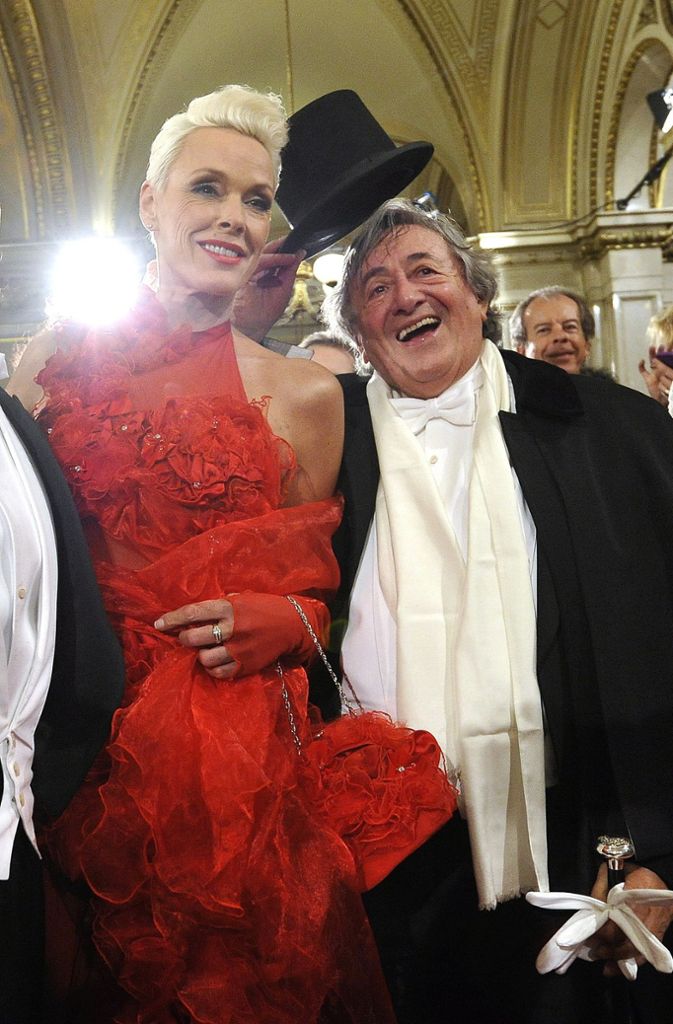Kaum Dschungelkönigin, begleitete Brigitte Nielsen Richard Lugner 2012 zum Opernball. An seiner linken Seite hatte „Mörtel“ seine Freundin Anastasia „Katzi“ Sokol eingehakt.