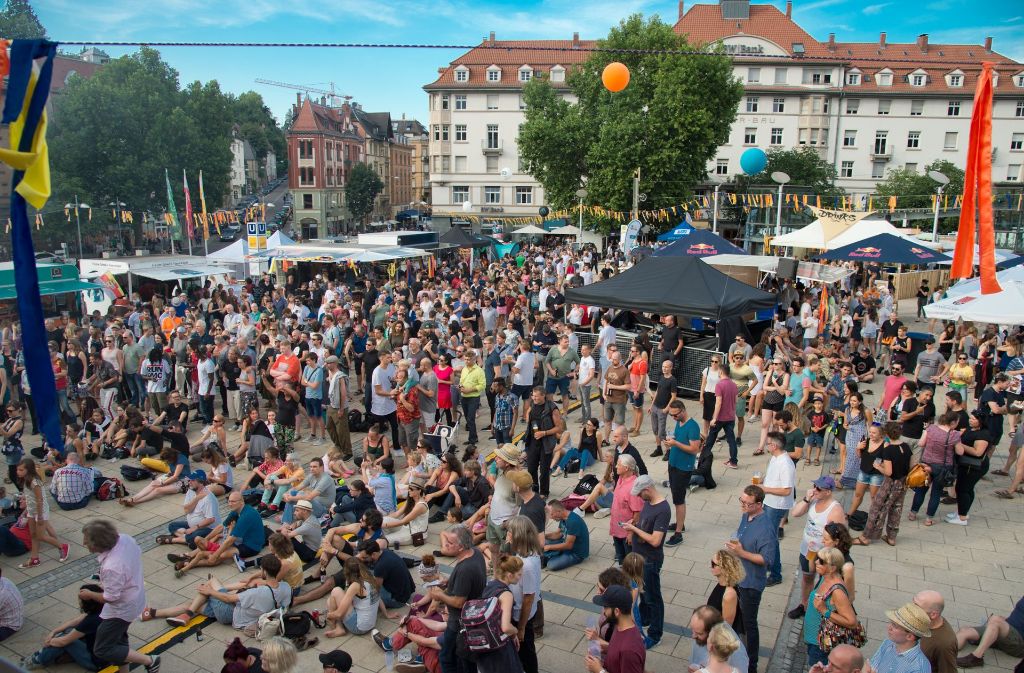 In Stuttgart jagt eine Veranstaltung die nächste. Stadtfeste, Flohmärkte oder Konzerte machen zusammen noch mehr Spaß. Der ein oder andere Kommilitone hat sicher Lust mitzukommen.