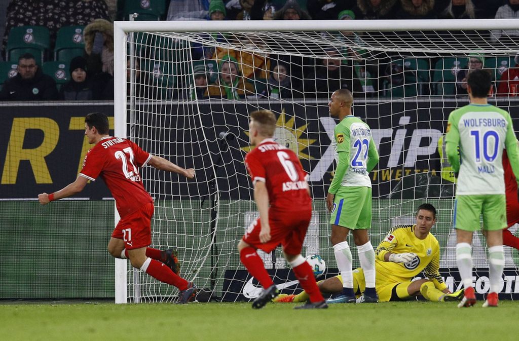 2018 endet die Zeit beim VfL Wolfsburg – und der Kreis schließt sich. Mario Gomez kehrt zum VfB Stuttgart zurück und unterschreibt einen Vertrag bis 2020. Mit Gomez schafft es der Aufsteiger zunächst auf Platz sieben der Bundesliga.
