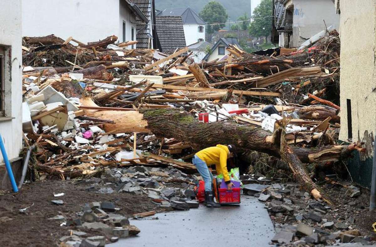 Die Flut richtete im Ahrtal, etwa hier in der Gemeinde Schuld, riesige Schäden an Straßen und Häusern an.
