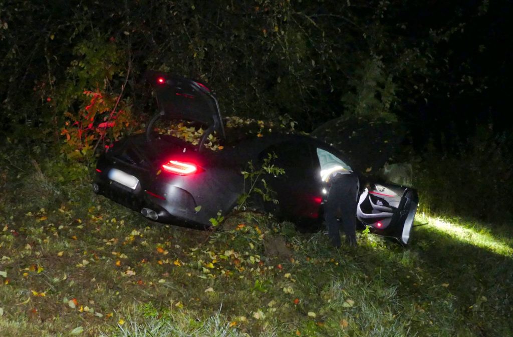 Ein 20-jähriger Mercedes-Fahrer hatte die Kontrolle über sein Fahrzeug verloren.